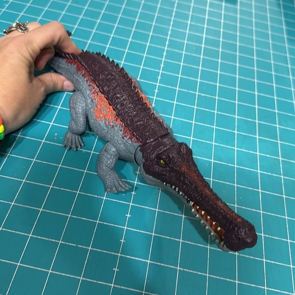 Mattel Jurassic World Massive Biters Sarcosuchus Larger-Species Dinosaur Figure - Picture 6 of 9